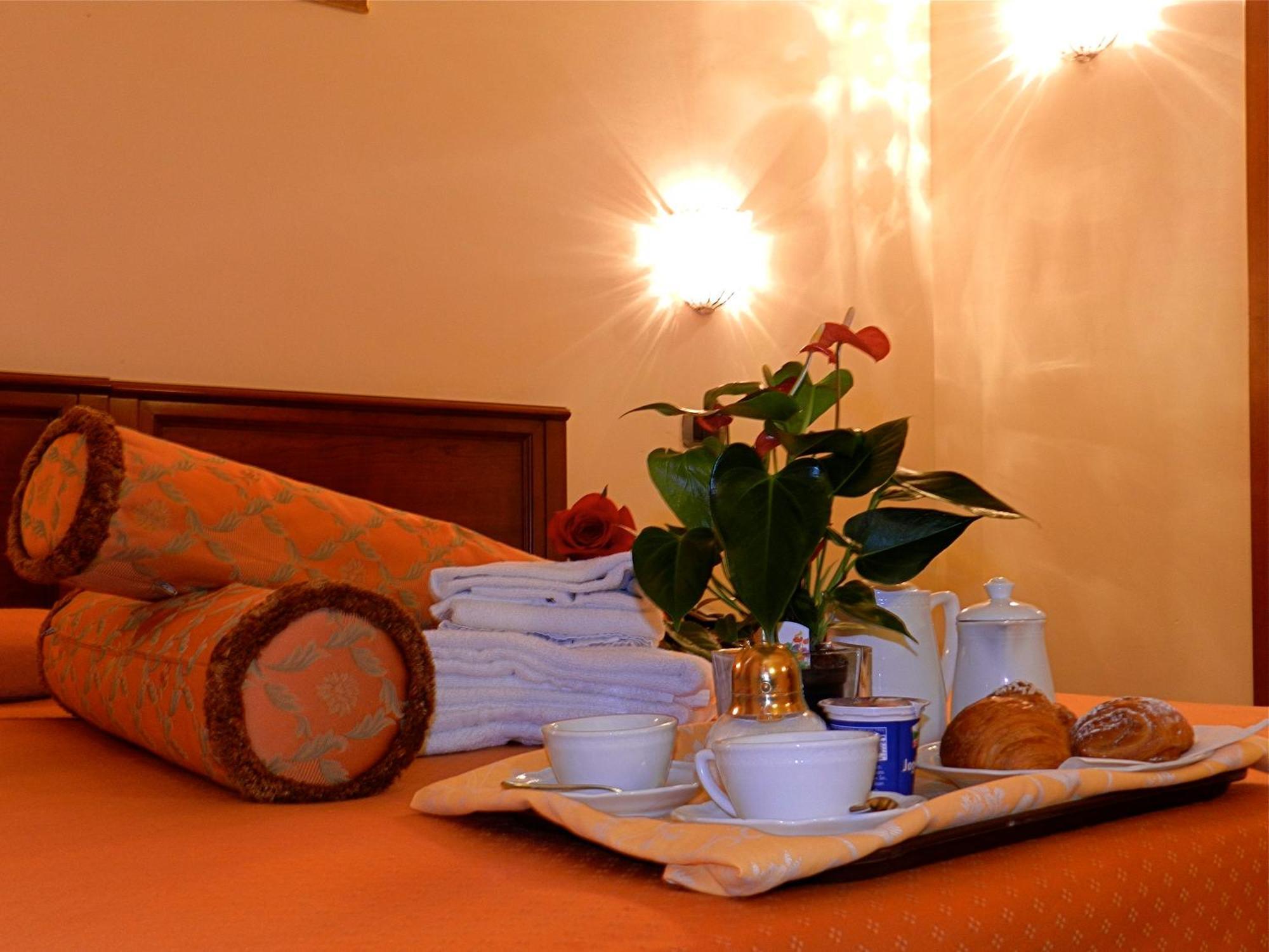 Domus Florentiae Hotel Firenze Bagian luar foto